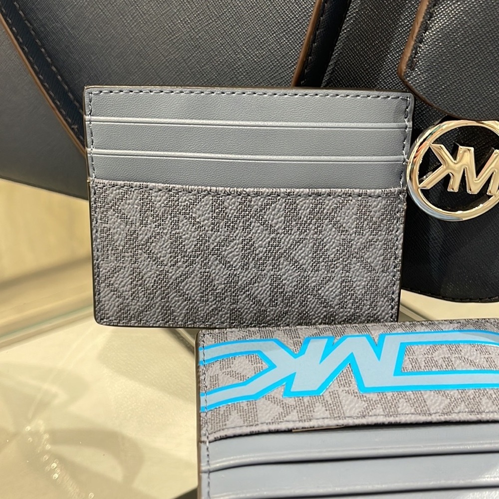 Michael Kors Cooper Graphic Logo Tall Card Case Denim Multi 36S3LCOD2B
NWT - Picture 14 of 16